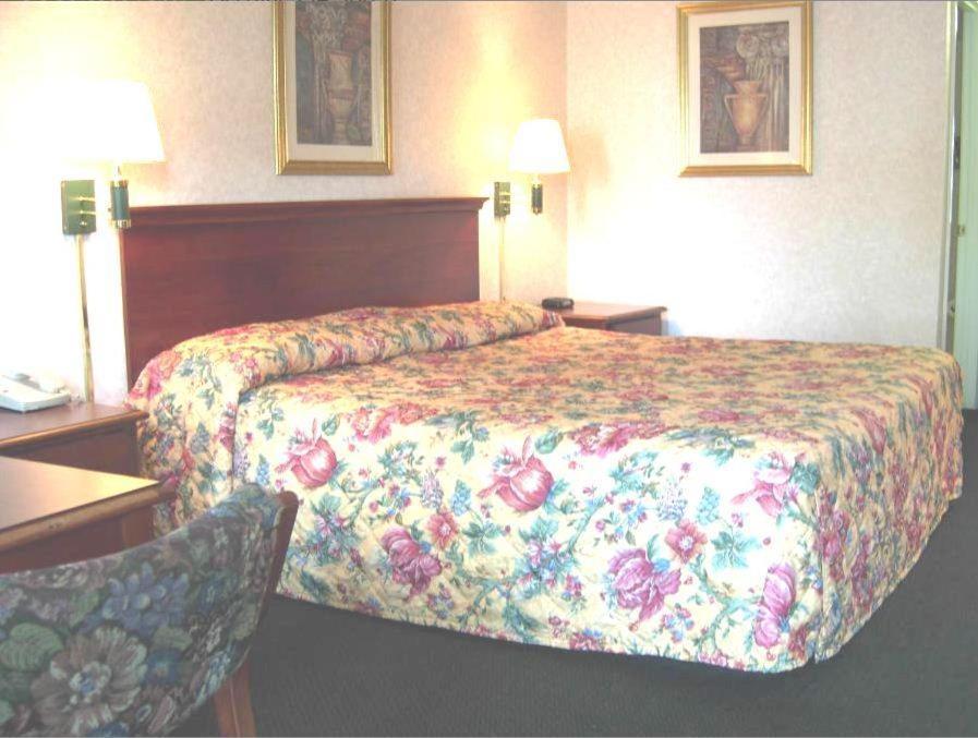 America'S Best Inn & Suites - Decatur Room photo
